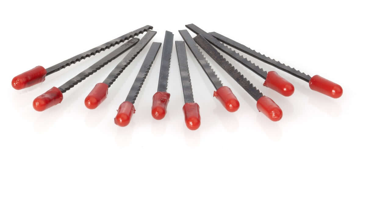 10 Stück Stichsägeblätter 12 mm länge mit roter Schutzkappe