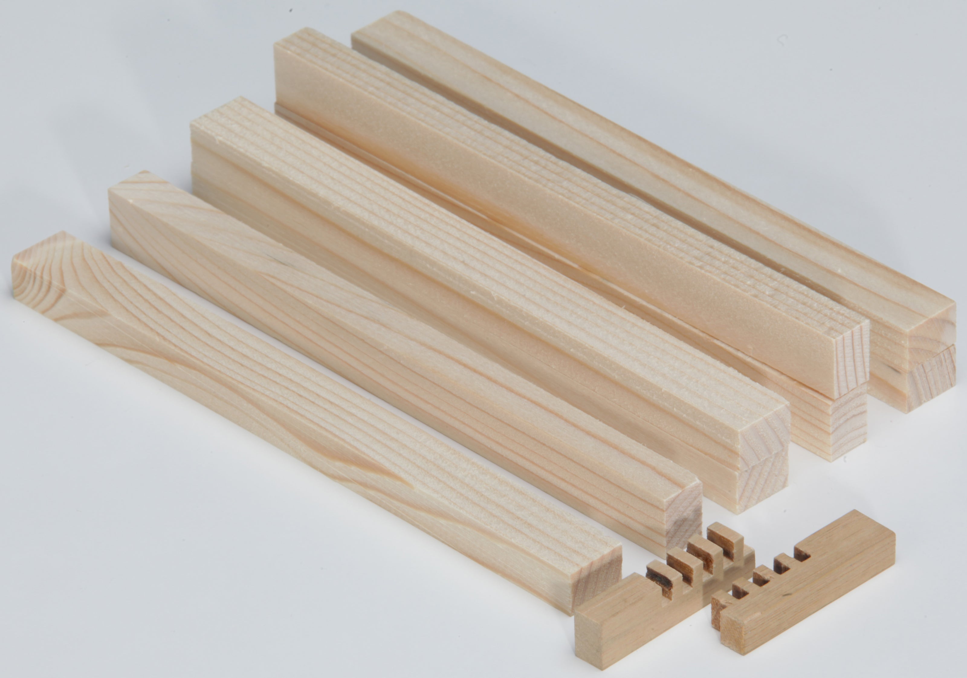 Holzleisten aus Fichtenholz, 8 Stück mit 2 Holzmodellen